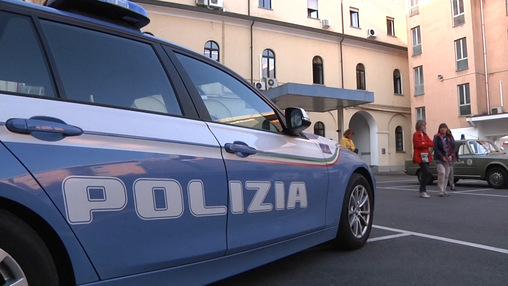 Ignora l’obbligo di dimora per fare shopping: la Polizia lo porta in carcere