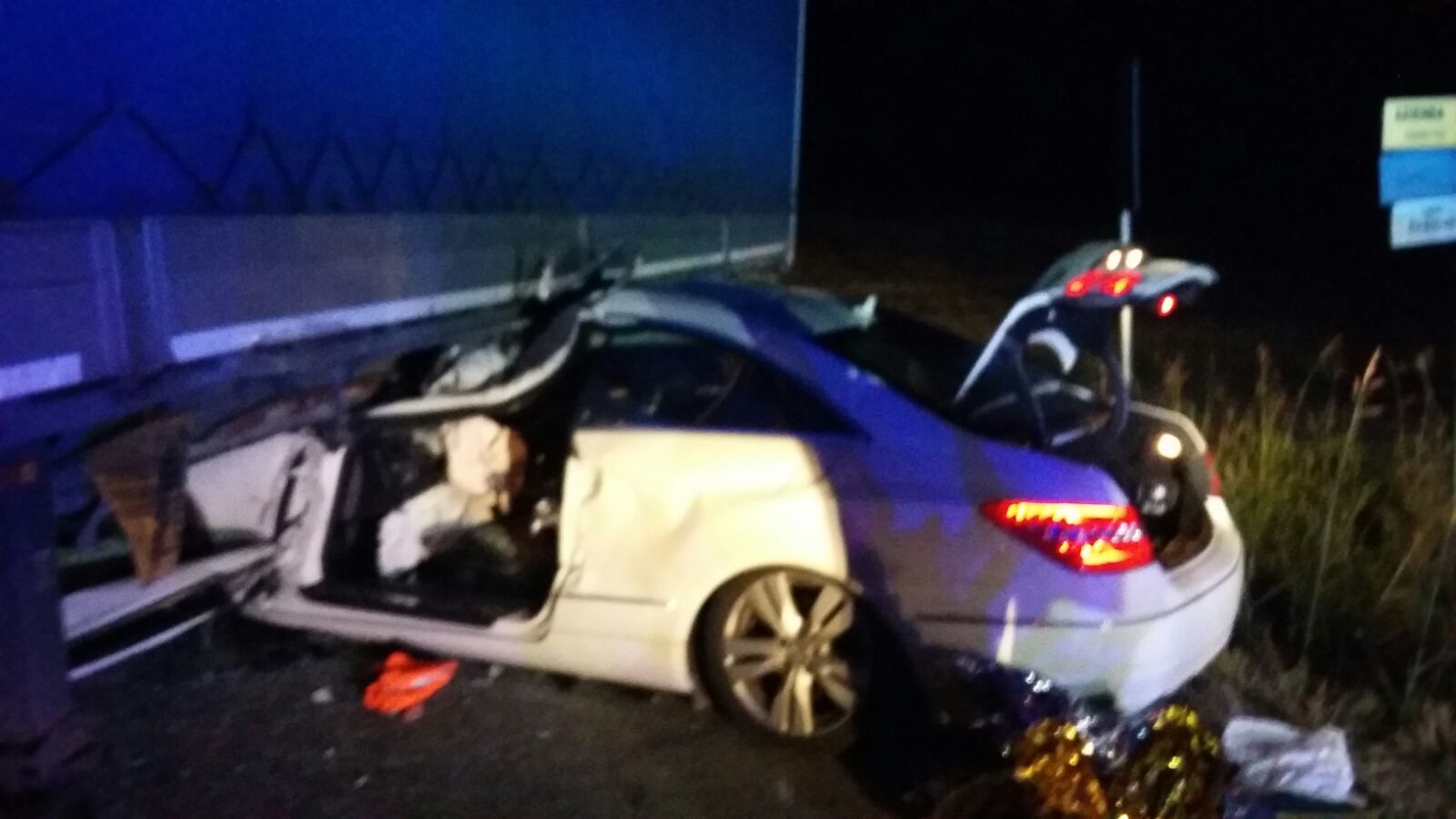 Auto impatta contro un mezzo pesante. Grave il conducente della vettura