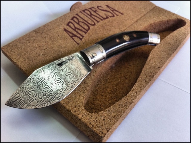 In auto con un coltello di quasi 30 centimetri