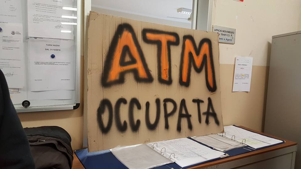 Stanchi dei continui disservizi gli studenti in movimento “occupano” gli uffici di Amag Mobilità