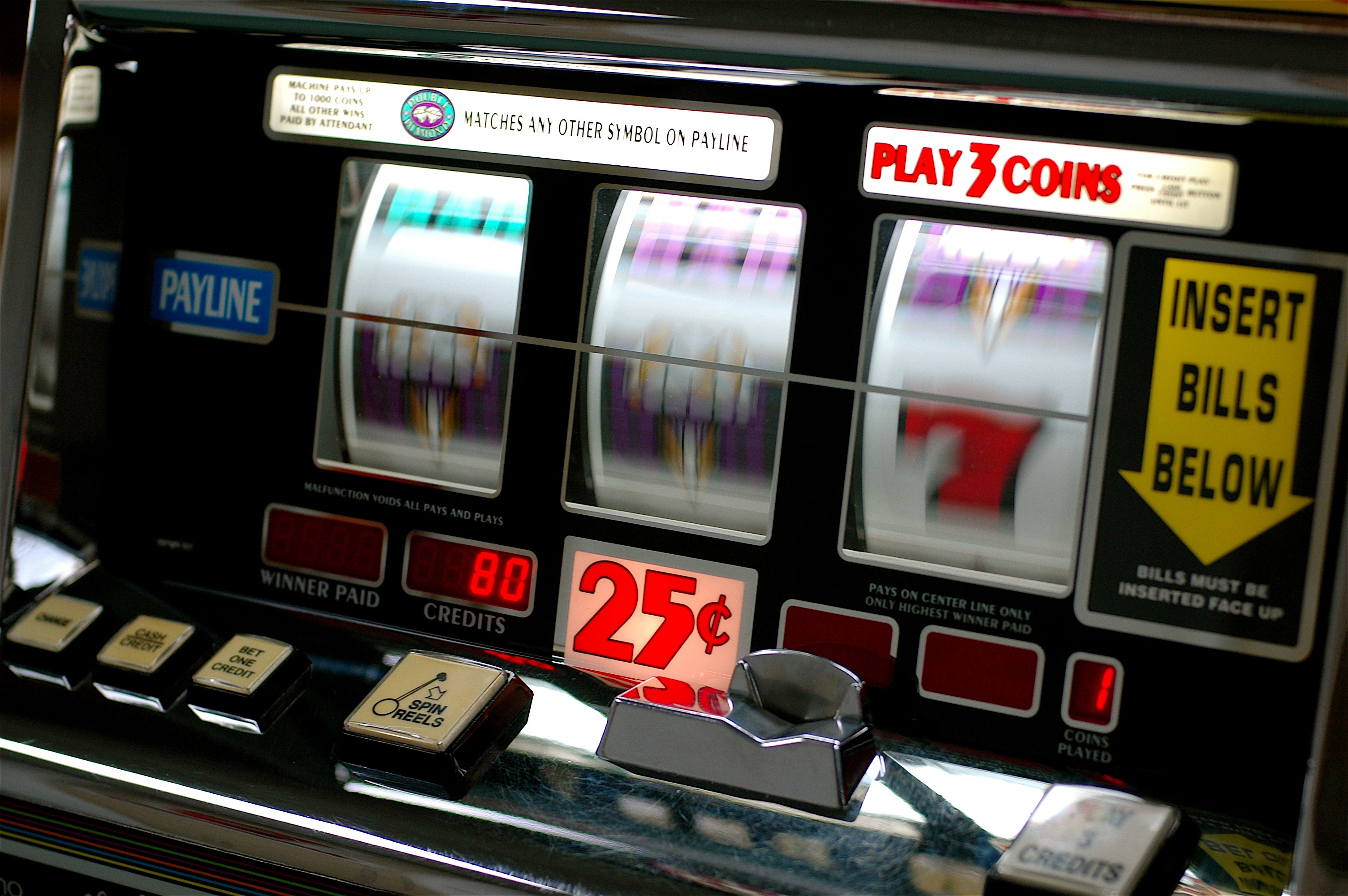 Tre sale slot multate ad Alessandria: avevano le macchinette accese anche in orari vietati