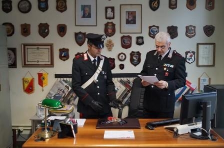 In manette un cinquantenne di Casale, scoperto a girare per la città con una pistola carica in tasca