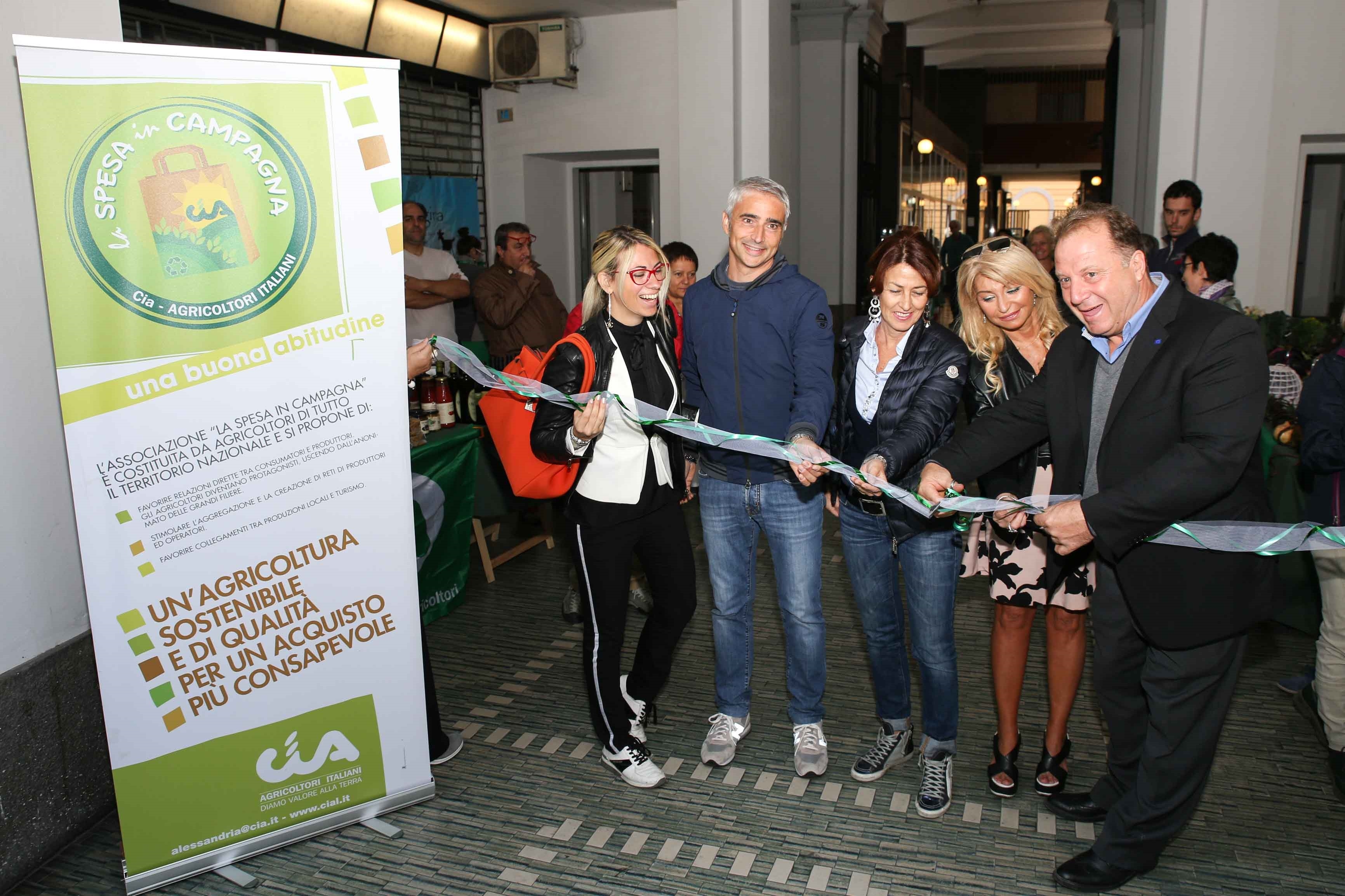 I prodotti delle aziende agricole Cia nel nuovo mercato della Spesa in campagna in via Dante [VIDEO]