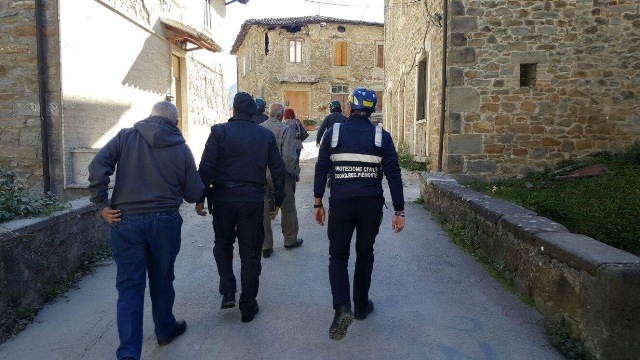 “Resta solo la disperazione”: anche i Vigili del Fuoco e la Protezione Civile della provincia nelle zone terremotate