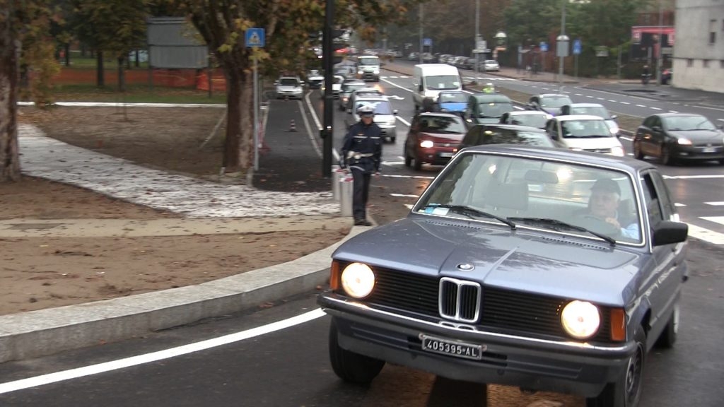 Le auto finalmente sul Ponte Meier di Alessandria. Lunedì in “pole position” il valenzano Giuseppe [VIDEO]