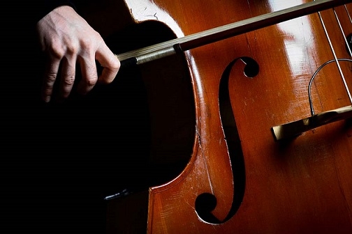A Terruggia l’Orchestra Femminile Italiana  mette in scena “Il contrabbasso di Bottesini”