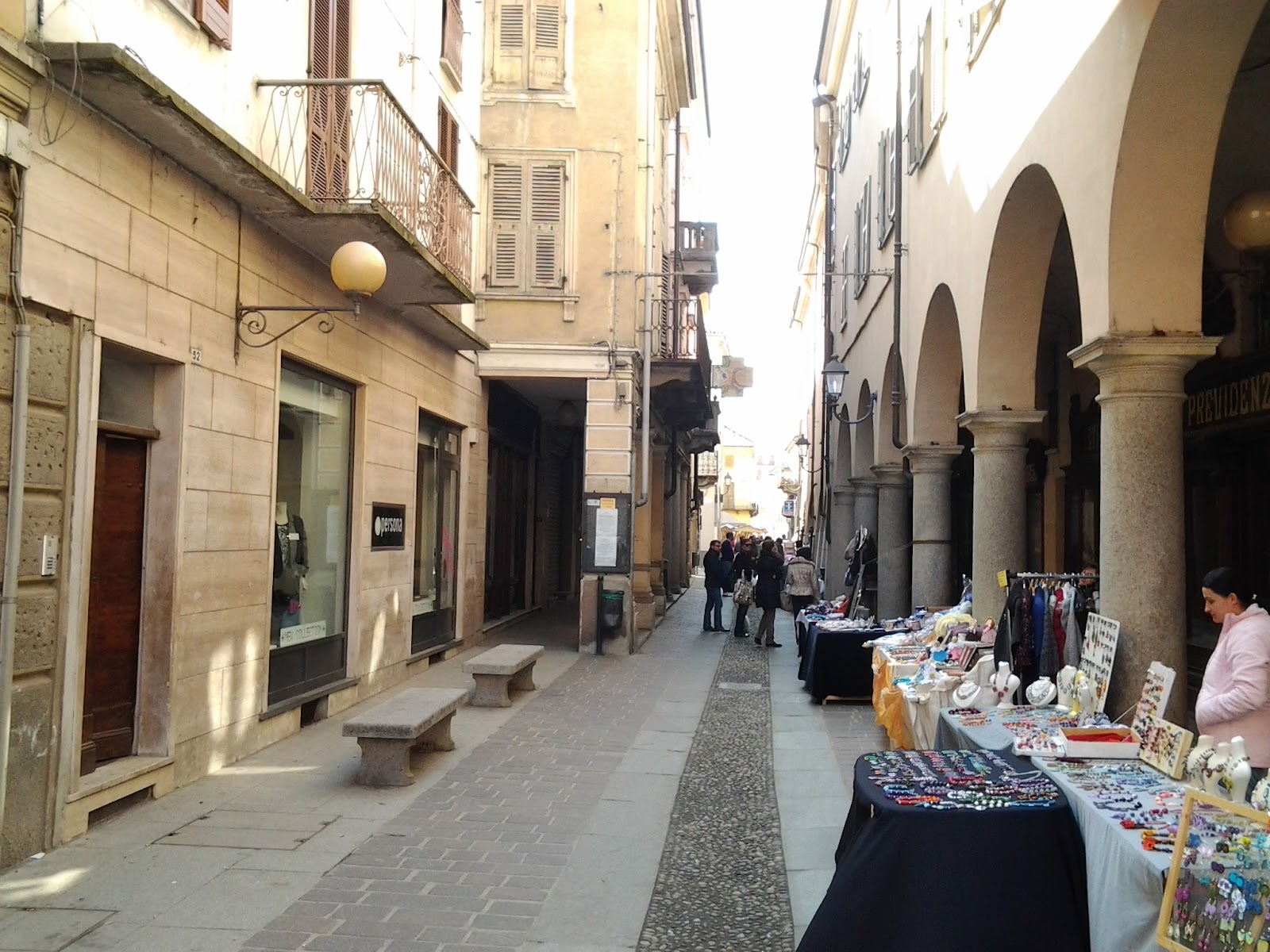 Festa oggi a Nizza con il Mercatone e la maratona della Bagna Cauda