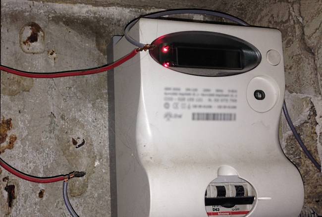 In due anni ha sottratto 5.500 euro di energia elettrica