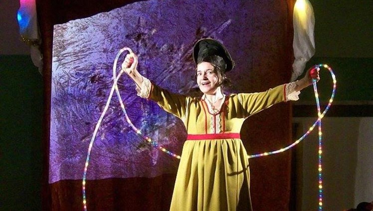 Le fiabe della tradizione natalizia protagoniste della domenica al Teatro Comunale