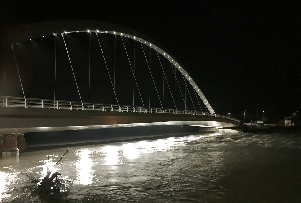 Uomo si toglie la vita gettandosi dal Ponte Meier