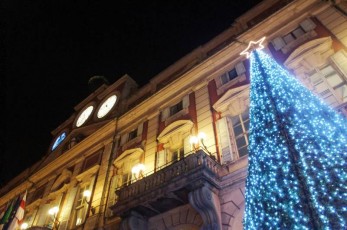 Brillanti lampadari, i presepi di San Gregorio e tanti eventi per il Natale ad Alessandria