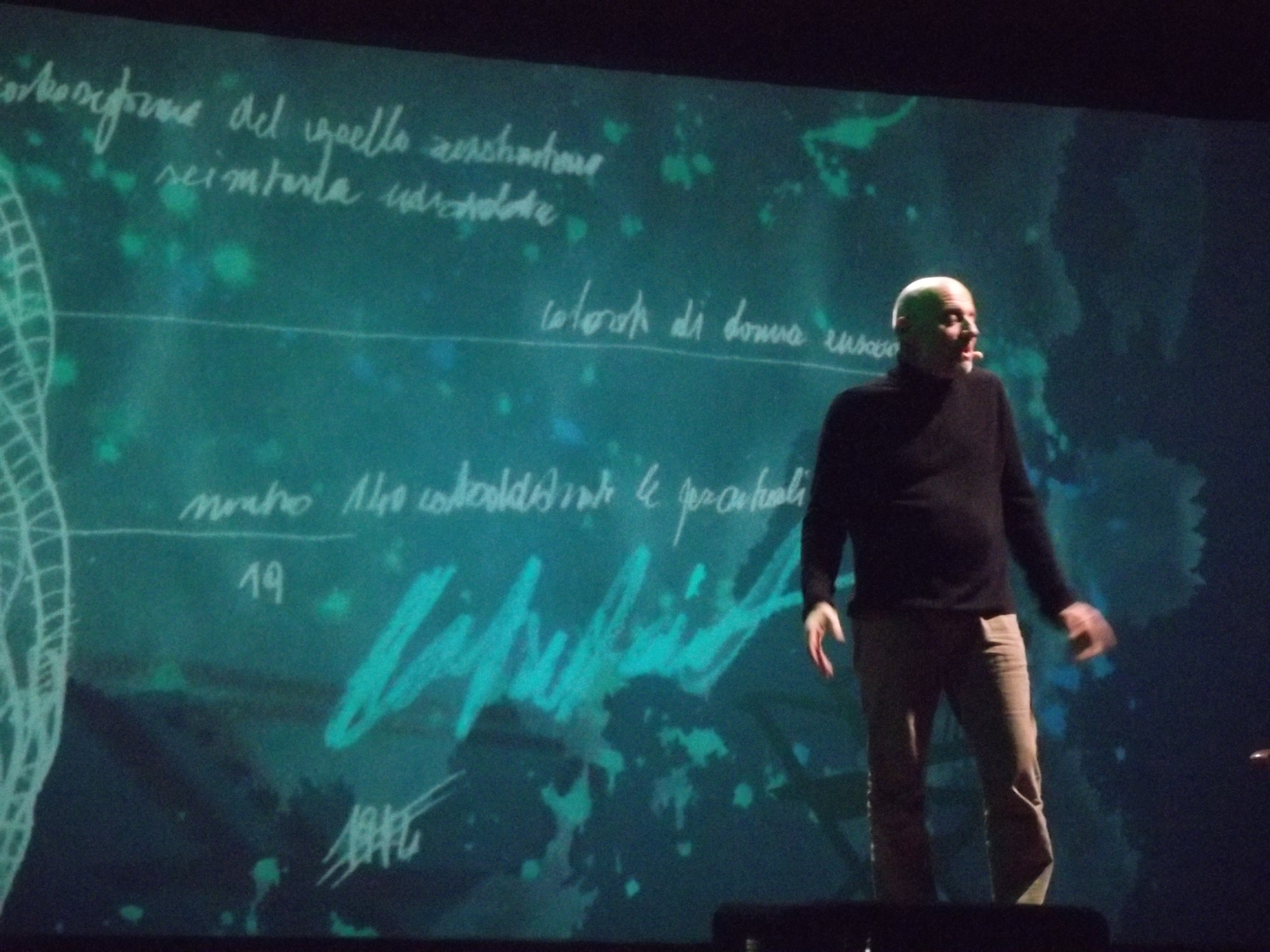 Il futuro possibile tra tecnologia ed empatia. Recensione di “Numero Primo” al Teatro Sociale di Valenza