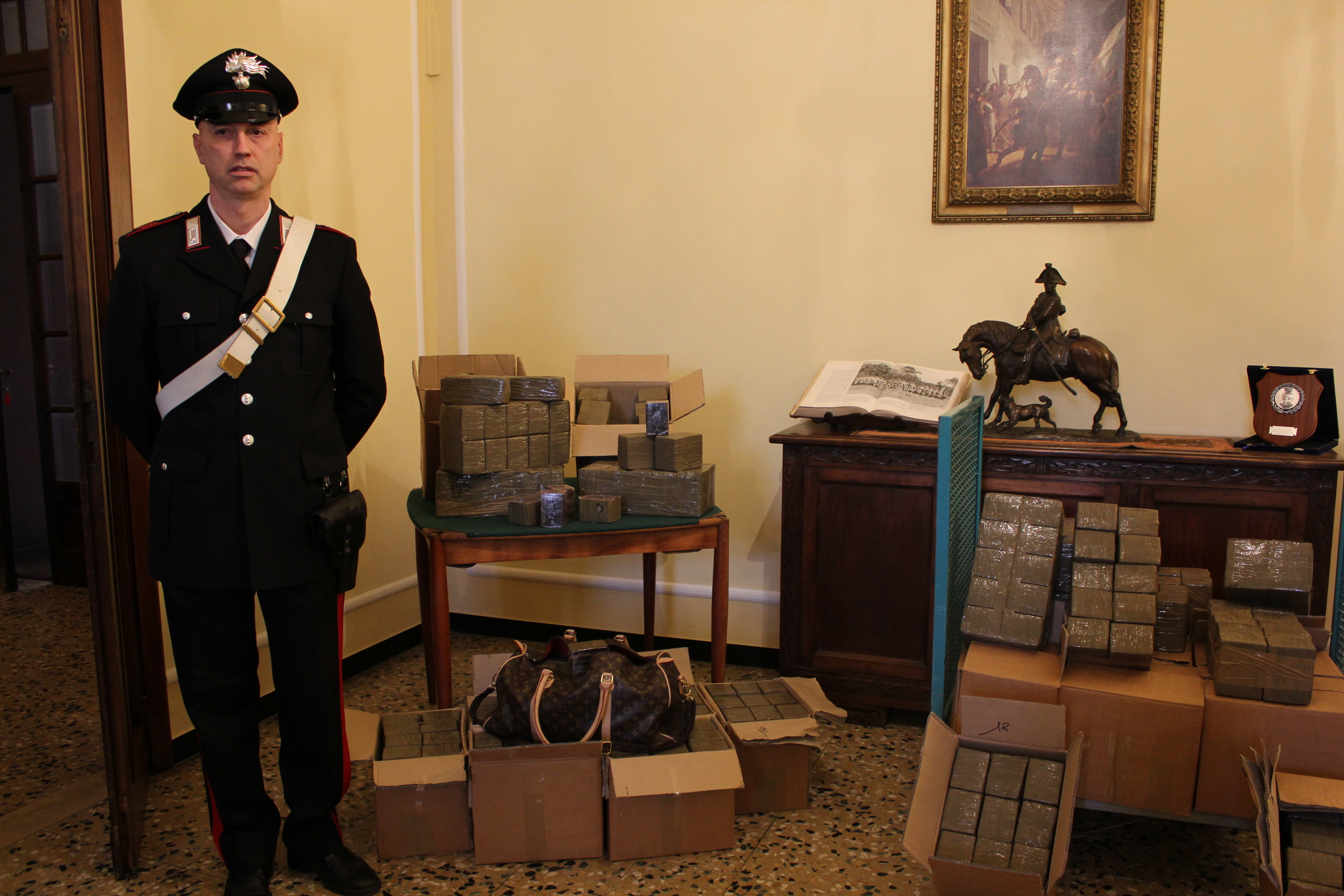 Maxi operazione antidroga dei Carabinieri di Novi. Bloccati tre corrieri con 711 Kg di hashish