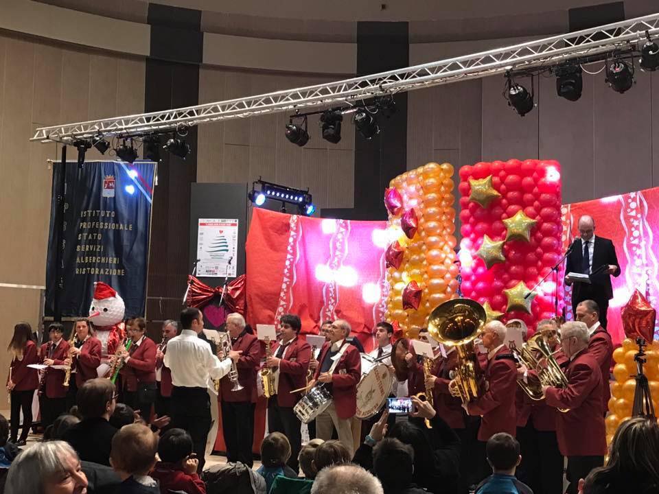 Novanta chili di amatriciana, un panettone alto due metri e mezzo e 5mila euro per le zone colpite dal sisma
