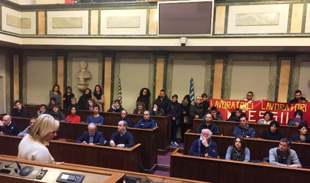 “La Borsalino non può fallire”: lavoratori, sindacati e istituzioni uniti per salvare il cappellificio