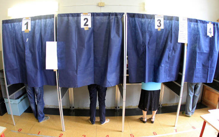 Scatta una foto nella cabina elettorale durante il referendum. Denunciata
