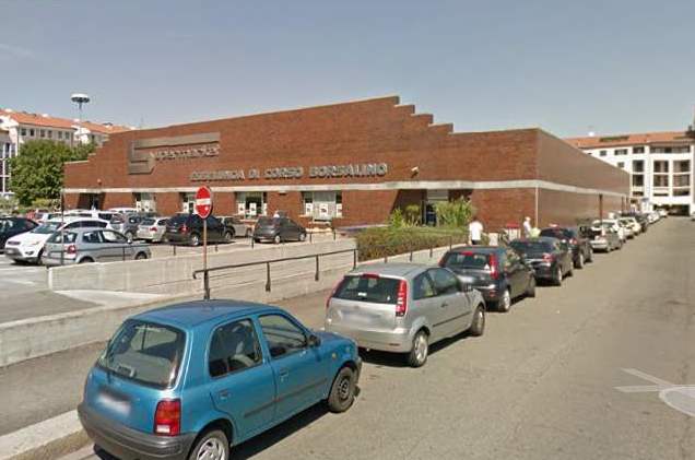 Sorprese a rubare cosmetici e liquori all’Esselunga: due denunciate