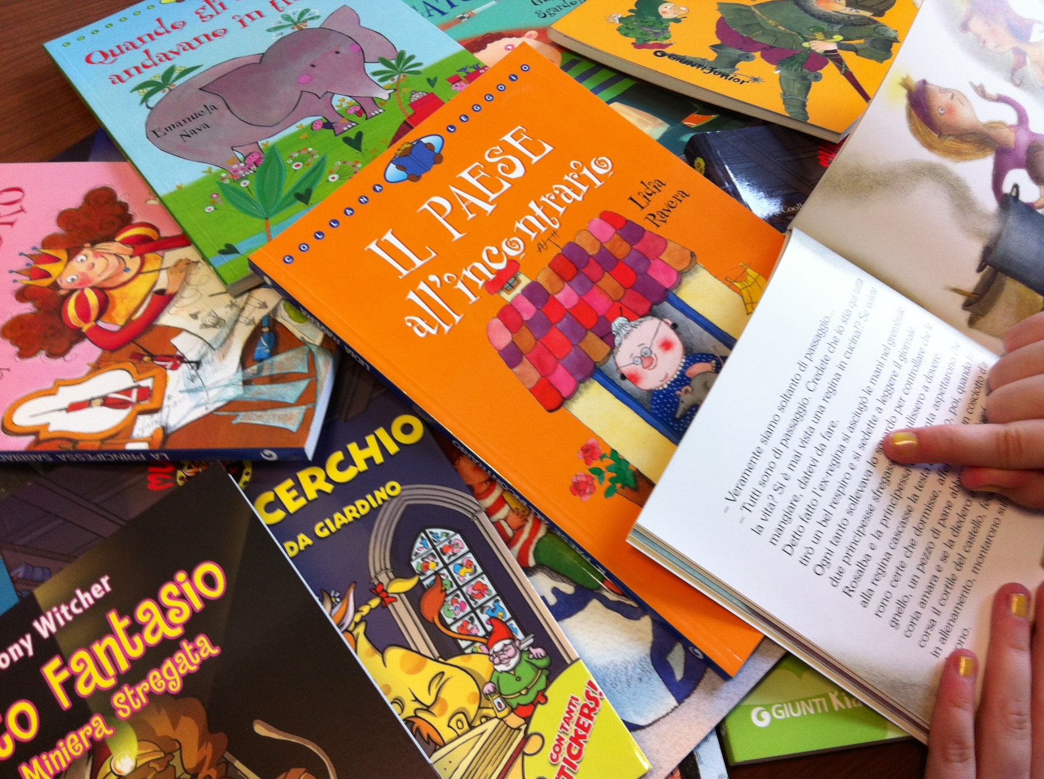 Famiglia di Valenza pronta a partire con camper pieno di libri per i bambini colpiti dal sisma