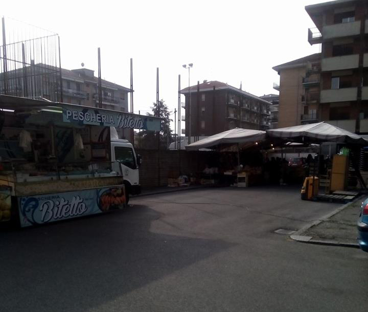 Commercianti del mercato di viale Oliva amareggiati: “problemi con l’energia elettrica da mesi e finora solo promesse”