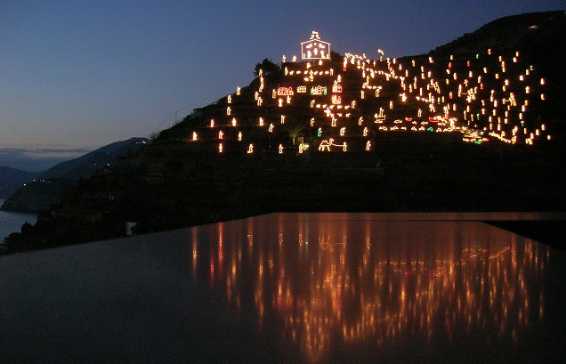 Alle Cinque Terre la natività più grande del mondo, il Presepe di Manarola