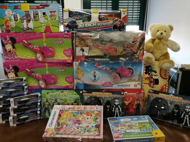 Nel bagagliaio diversi giocattoli appena rubati ad Albisola: denunciati per ricettazione