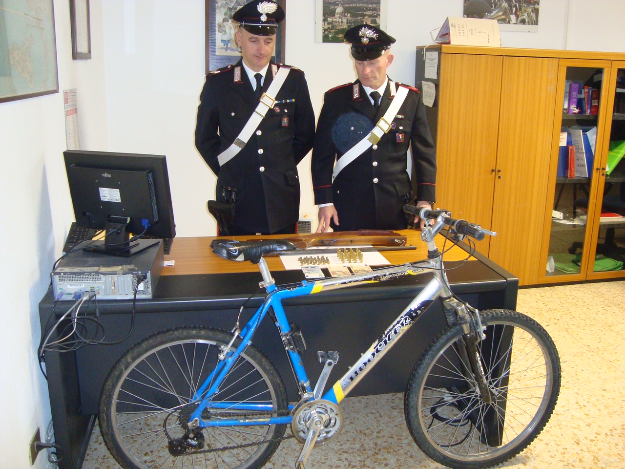 Consumava al bar pagando con banconote false