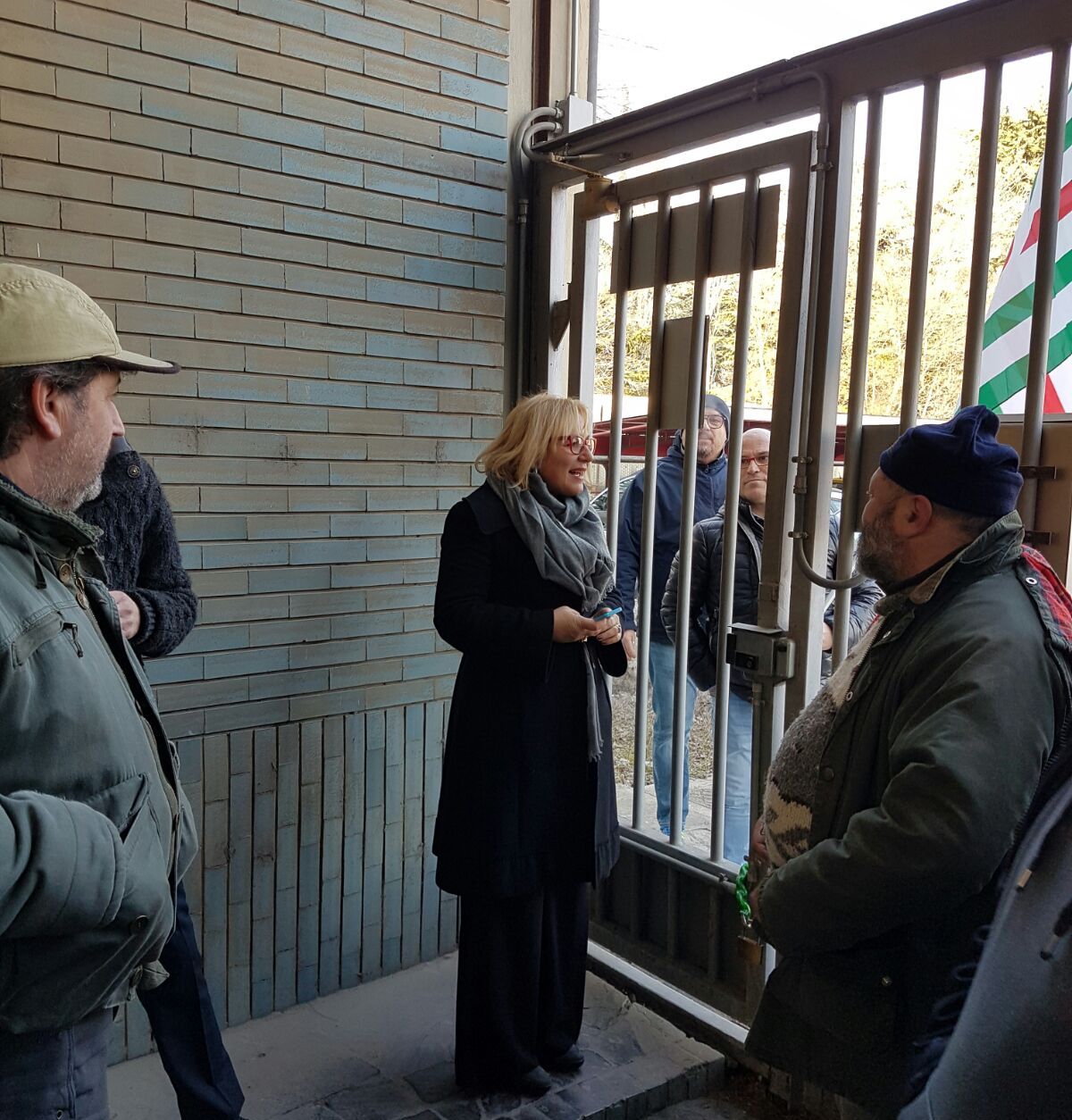 “Se non torna il riscaldamento, dormo qui”: la presidente Rossa a fianco dei lavoratori Cementir