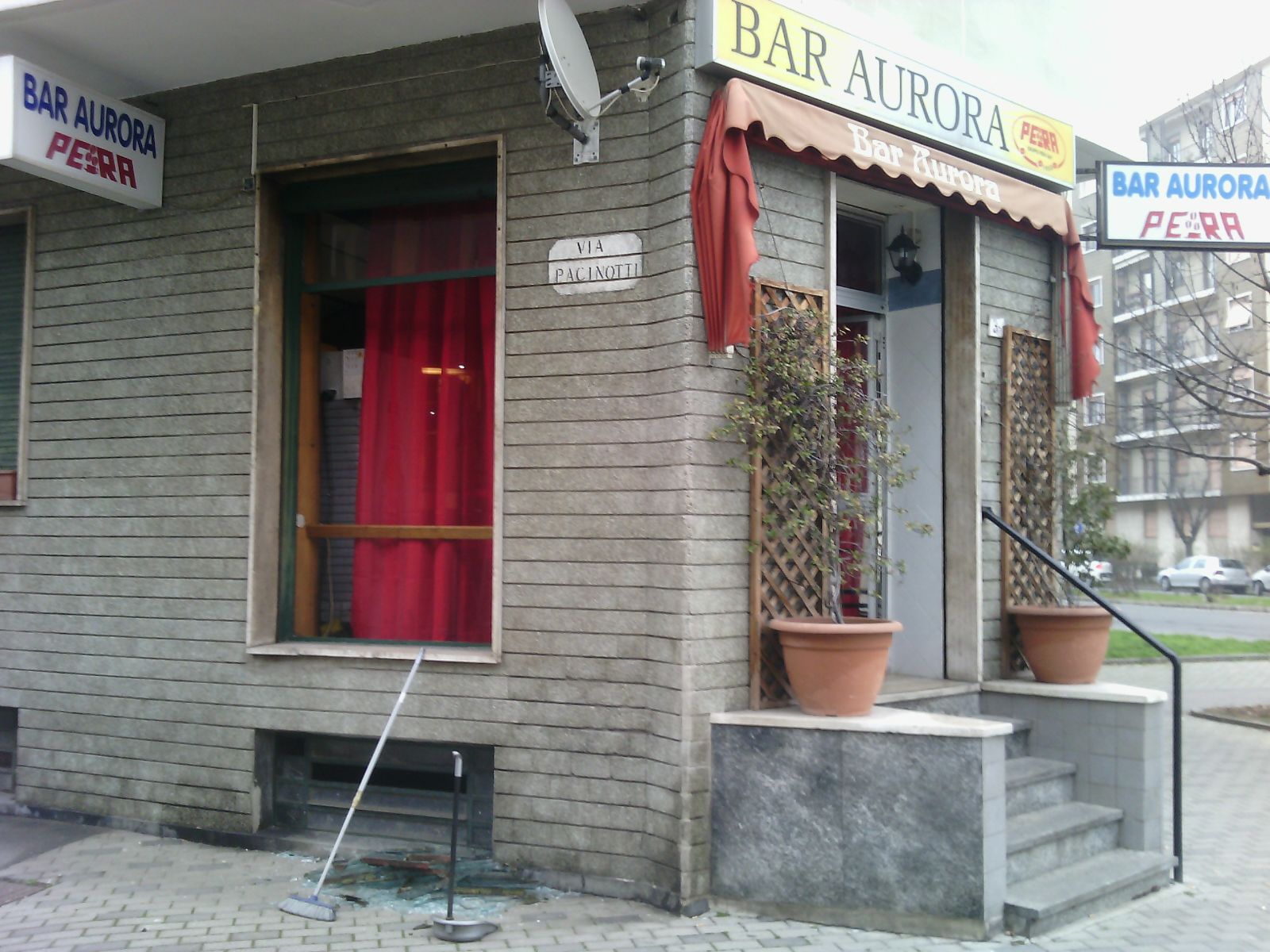 Spaccata al Bar Aurora di Corso IV Novembre