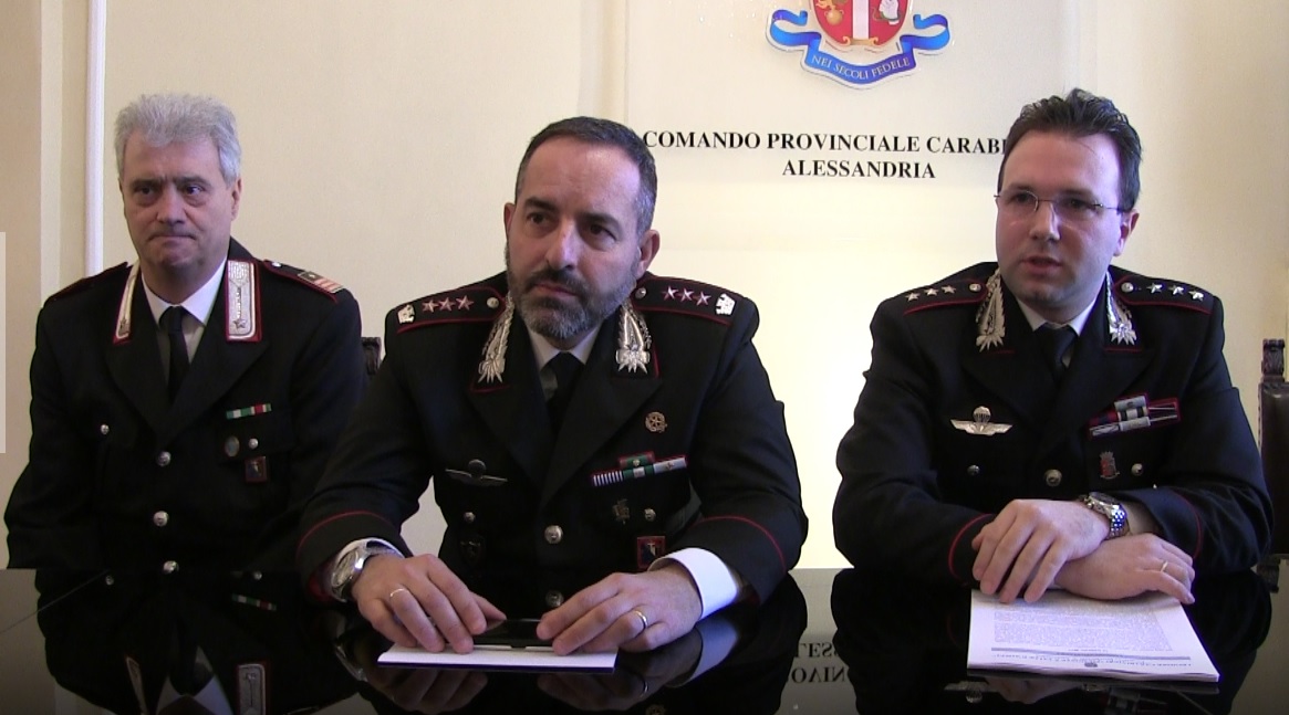 Prima quattro spari contro l’azienda e poi la porta data alle fiamme. L’intimidazione a un imprenditore acquese per estorcergli denaro