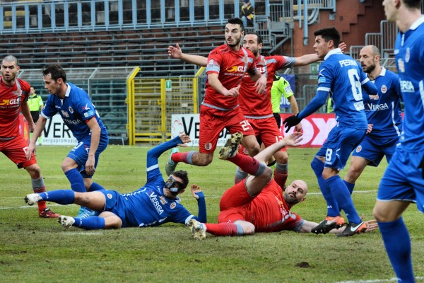 L’Alessandria si sveglia tardi: il Como ringrazia e vince 2-1