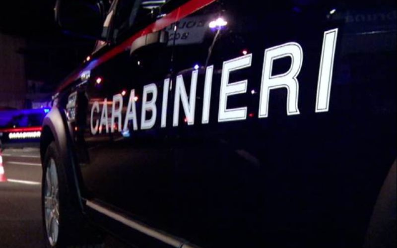 Nel bagagliaio quasi mille euro di vestiti appena rubati ad Alessandria: denunciati per ricettazione in concorso