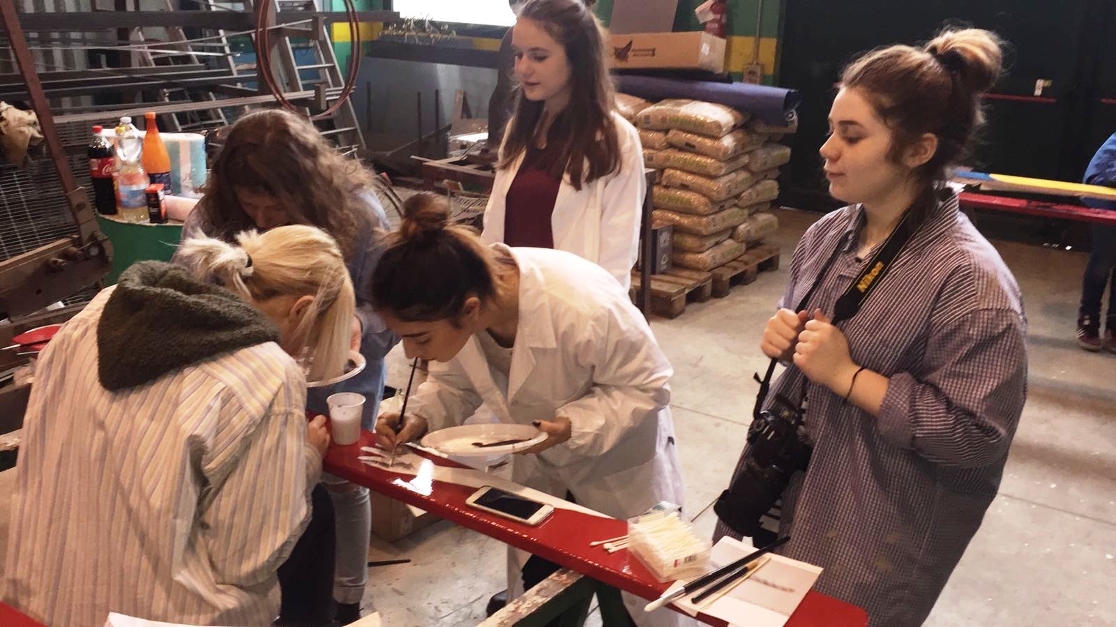 Cinque panchine rosse contro la violenza sulle donne. A Casale si lavora per l’inaugurazione dell’8 marzo