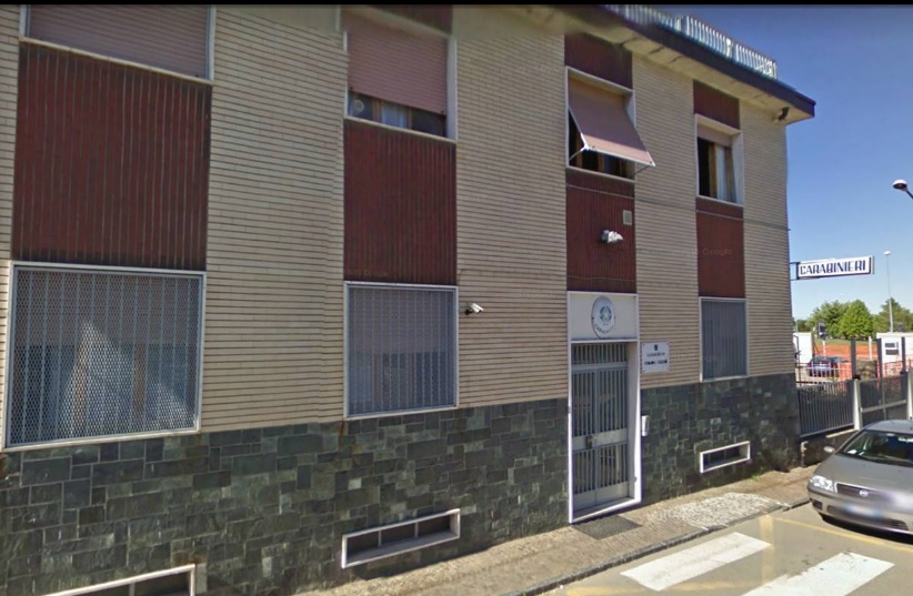Lo portano in caserma perché al volante di un’auto radiata e scoprono che era “il palo” di due scippatori