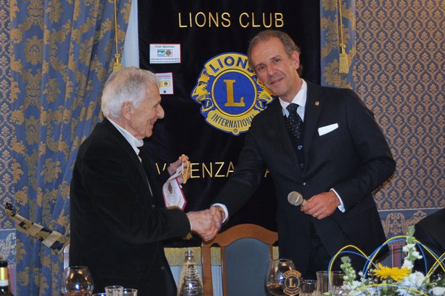 Il professor Garattini alla serata Lions di Valenza