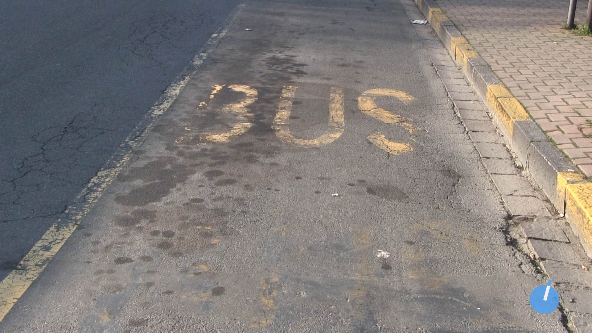 Un sms per acquistare il biglietto del bus e pagare la sosta
