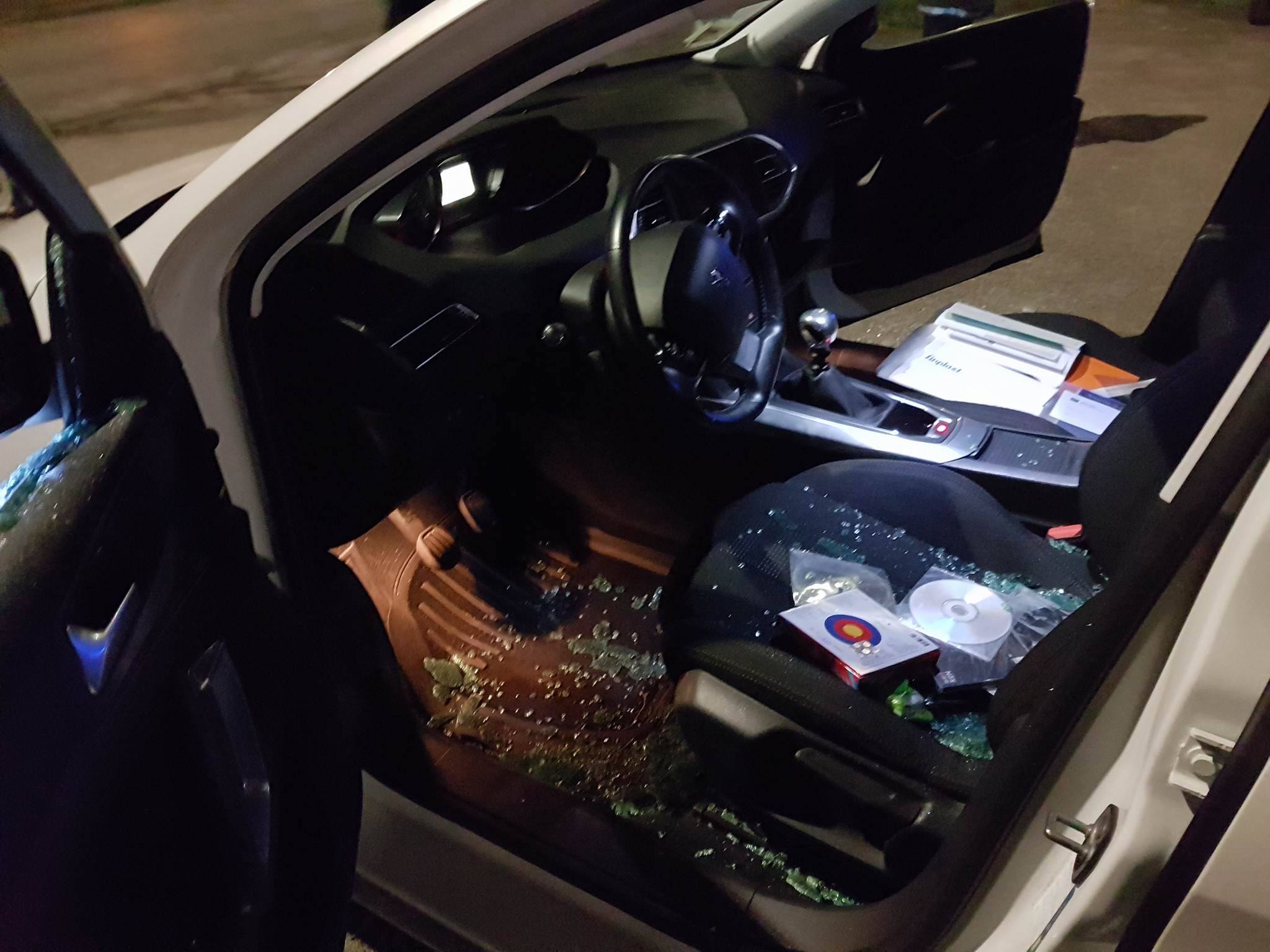 Ancora finestrini infranti: teppisti in azione in via Sacco