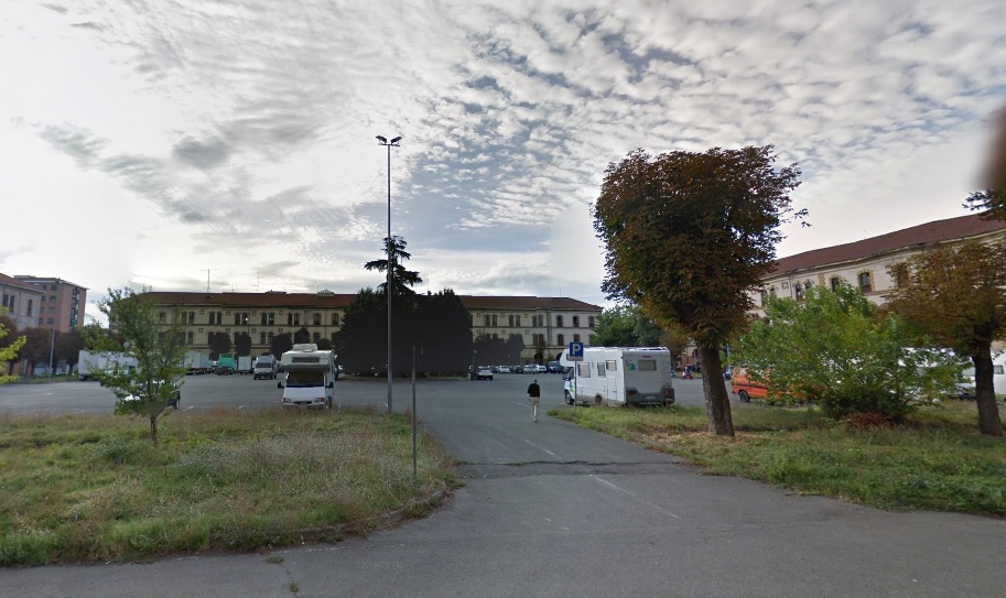 Pulizia straordinaria e nuova segnaletica all’ex caserma Giorgi a Novi