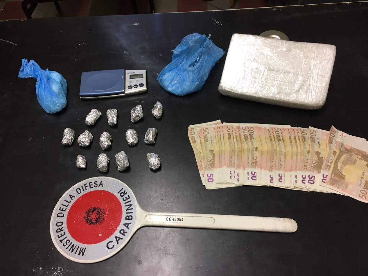 Sorpreso con un chilo di droga. Colpo allo spaccio casalese