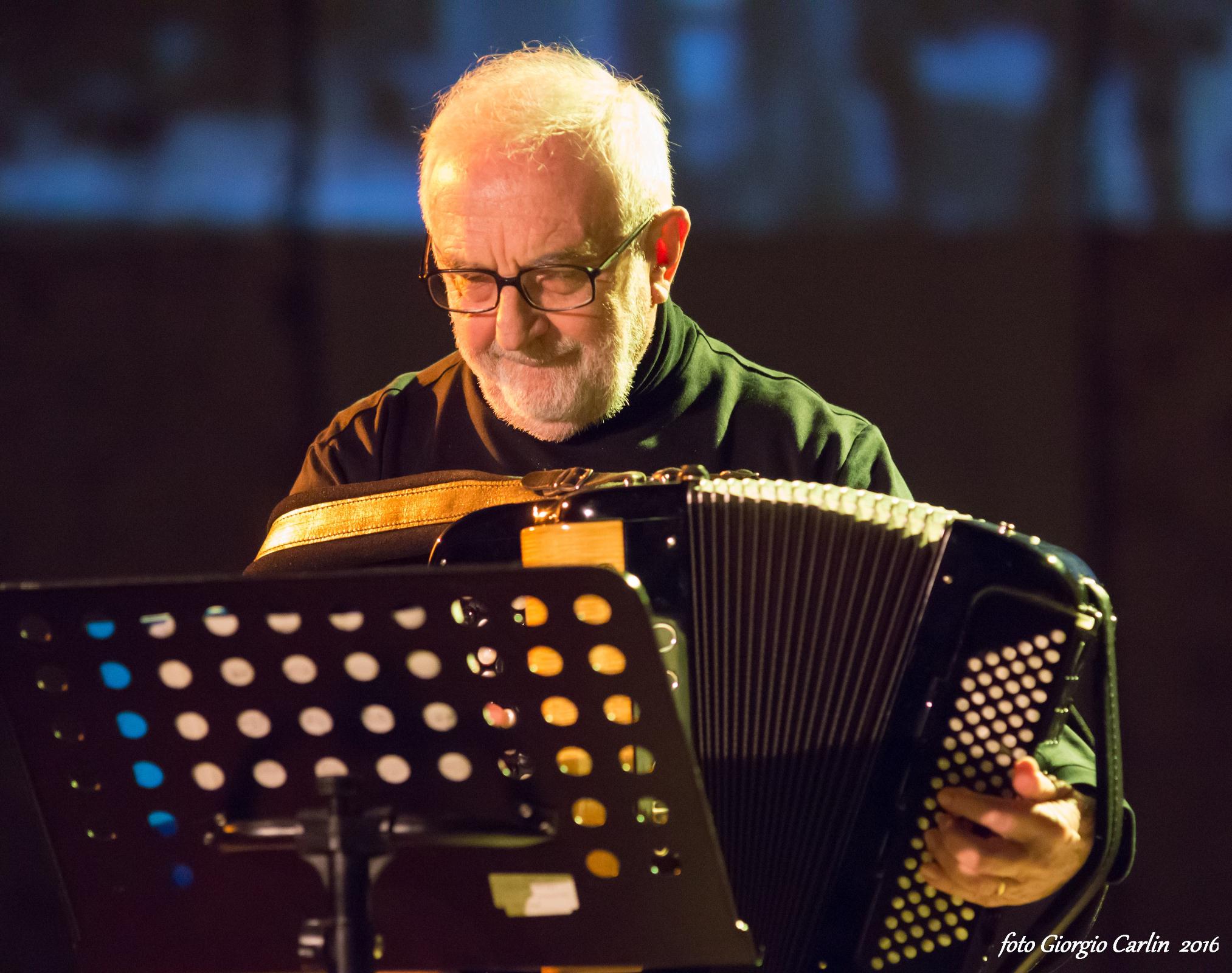 Diploma ad honorem a Gianni Coscia, il Vivaldi celebra il maestro della fisarmonica jazz
