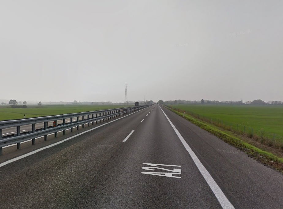 Camionista resta incastrato per ore sotto il tir sulla A21