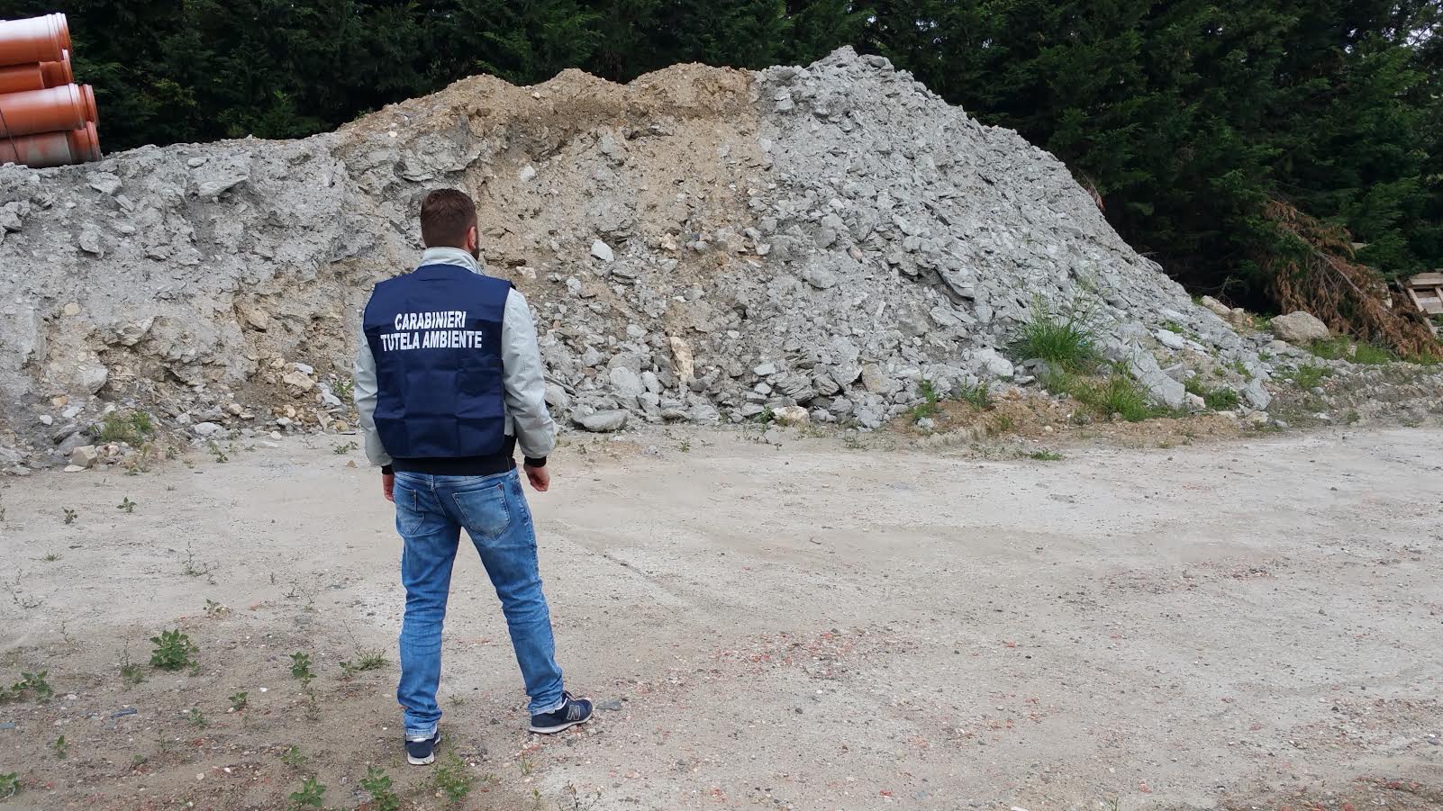Noe scopre discarica di rifiuti con autorizzazioni non aggiornate