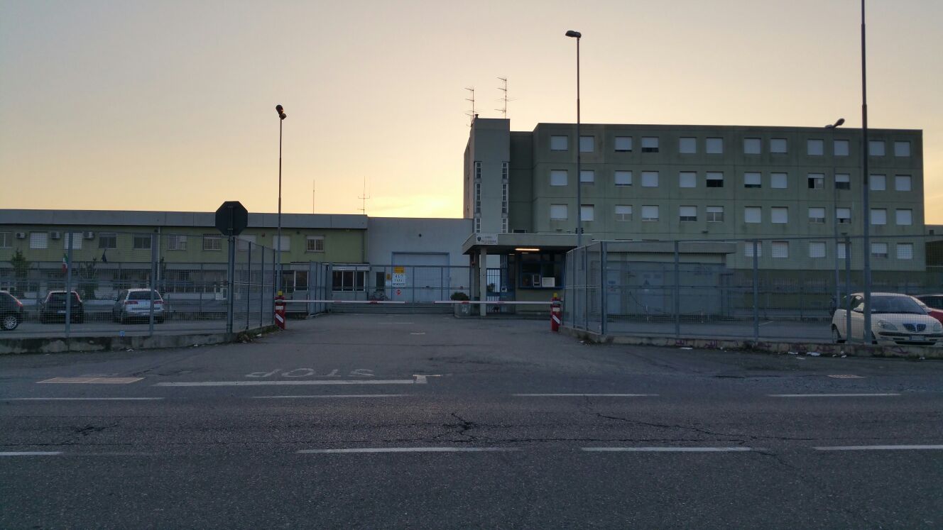 Detenuto aggredisce violentemente un agente al carcere di San Michele