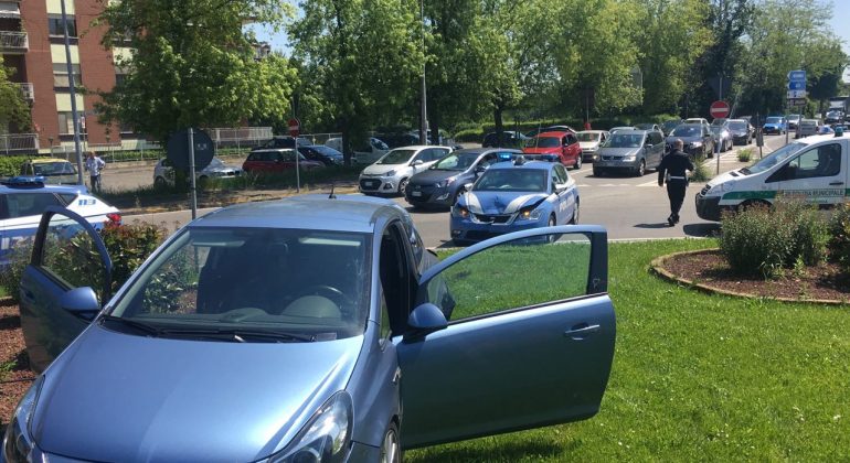 Nella Opel Corsa inseguita e bloccata c’erano due truffatori