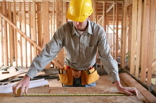 Gli edili tornano a protestare per sicurezza, lavoro e ambiente