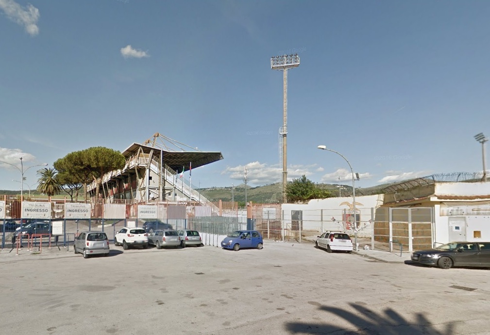 Aggrediti vicino allo stadio: tifoso grigio lievemente ferito alla testa
