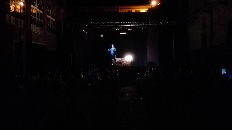 Tra ragione, stupore e naturale disordine. Recensione di “La conquista della felicità” in prima nazionale ad Asti Teatro