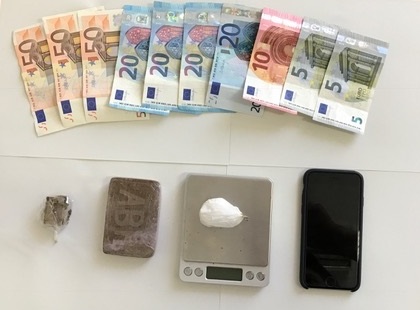 Scoperto con dell’hashish finge un malore e aggredisce i Carabinieri