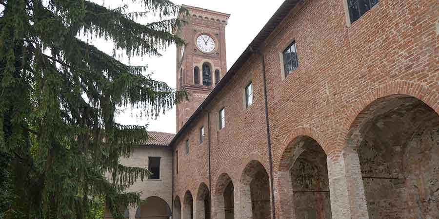 “Chiostro in una notte di mezza estate” per una festa teatrale sotto le stelle