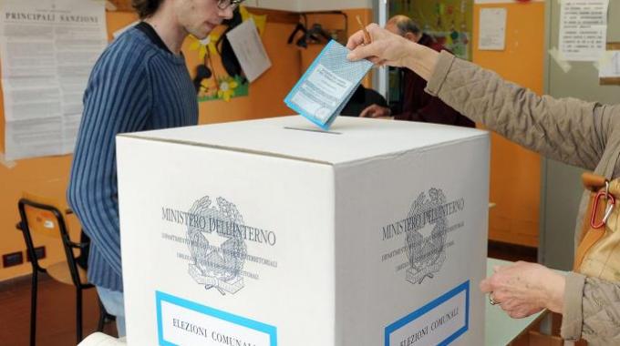 Elezioni comunali: alle 19 affluenza ancora in calo ma due sindaci sono già stati eletti