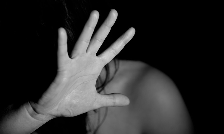 Picchiata dalla madre e dalla zia, denunciate dai Carabinieri